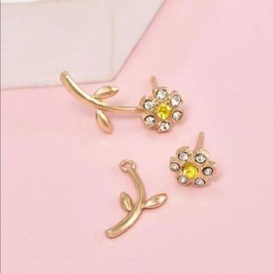 3/$30 NEW CUTE RHINESTONE FLOWER STUD EARRINGS
